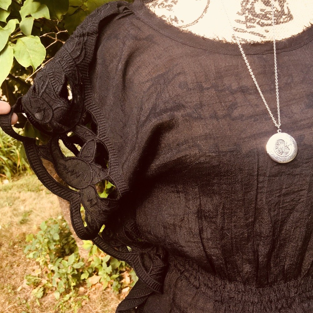 ☀️Butterfly Sleeve Shirt🦋🖤 - Picture 2 of 5